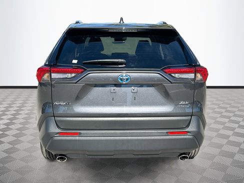 Used 2022 Toyota RAV4 XLE Premium image 6
