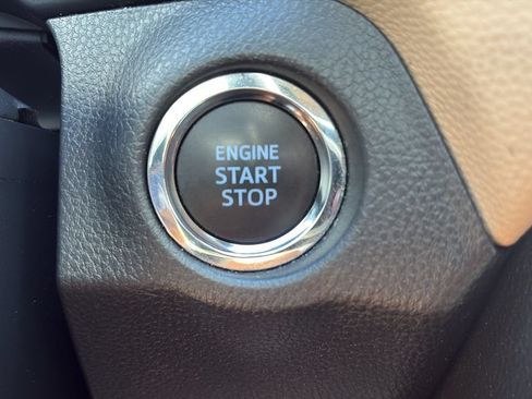 Used 2021 Toyota RAV4 XLE w/ Convenience Package FWD image 24