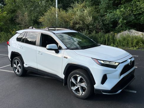 Used 2023 Toyota RAV4 SE w/ Weather & Moonroof Package AWD/4WD image 8
