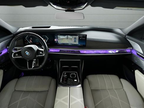 Used 2023 BMW 760i xDrive w/ Executive Package image 3