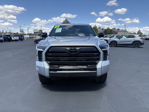 Used 2025 Toyota Tundra Limited AWD/4WD image 4