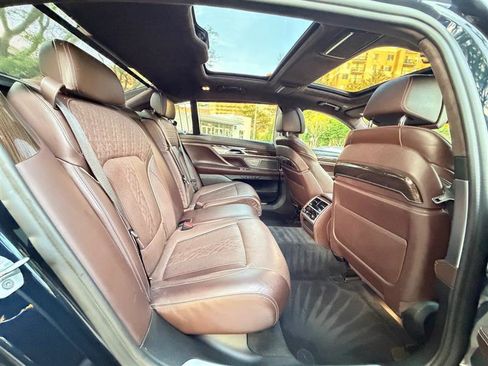 Used 2019 BMW 750i xDrive w/ Luxury Rear Seating Package AWD/4WD image 25