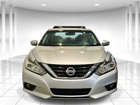 Used 2017 Nissan Altima 2.5 SL w/ Moonroof Package image 5