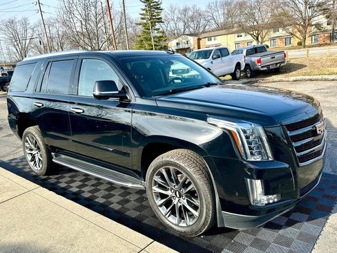 Used 2019 Cadillac Escalade Luxury w/ Escalade Sport Edition AWD/4WD image 1