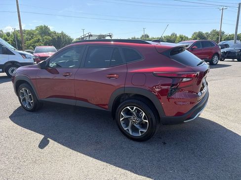 Used 2024 Chevrolet Trax LT w/ Driver Confidence Package FWD image 5