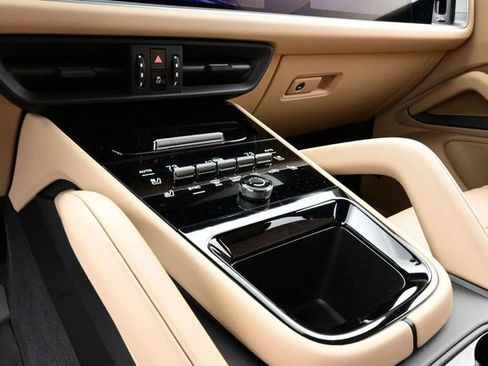 Certified 2026 Porsche Cayenne Coupe AWD/4WD image 11
