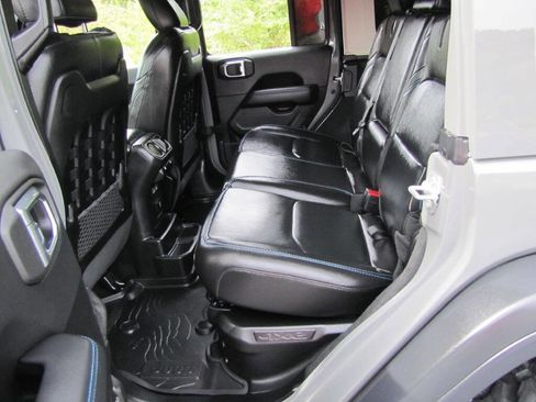 Used 2022 Jeep Wrangler Unlimited Rubicon 4xe w/ Cold Weather Group AWD/4WD image 17