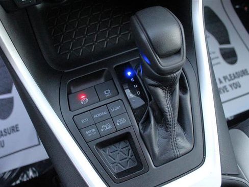 Used 2021 Toyota RAV4 XLE image 22