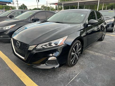 Used 2019 Nissan Altima 2.5 SR w/ SR Premium Package image 2