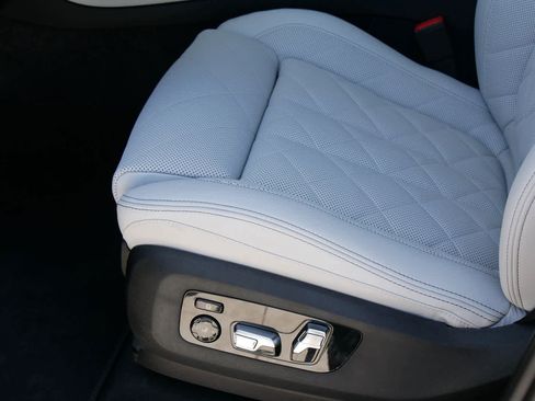 Used 2025 BMW X7 xDrive40i image 19