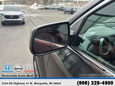 Used 2016 Chevrolet Equinox LTZ w/ Enhanced Convenience Package image 5