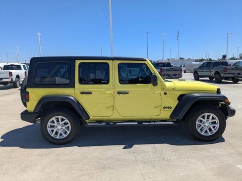 Used 2023 Jeep Wrangler Sport S image 4