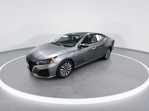 Used 2024 Nissan Altima 2.5 SV image 4