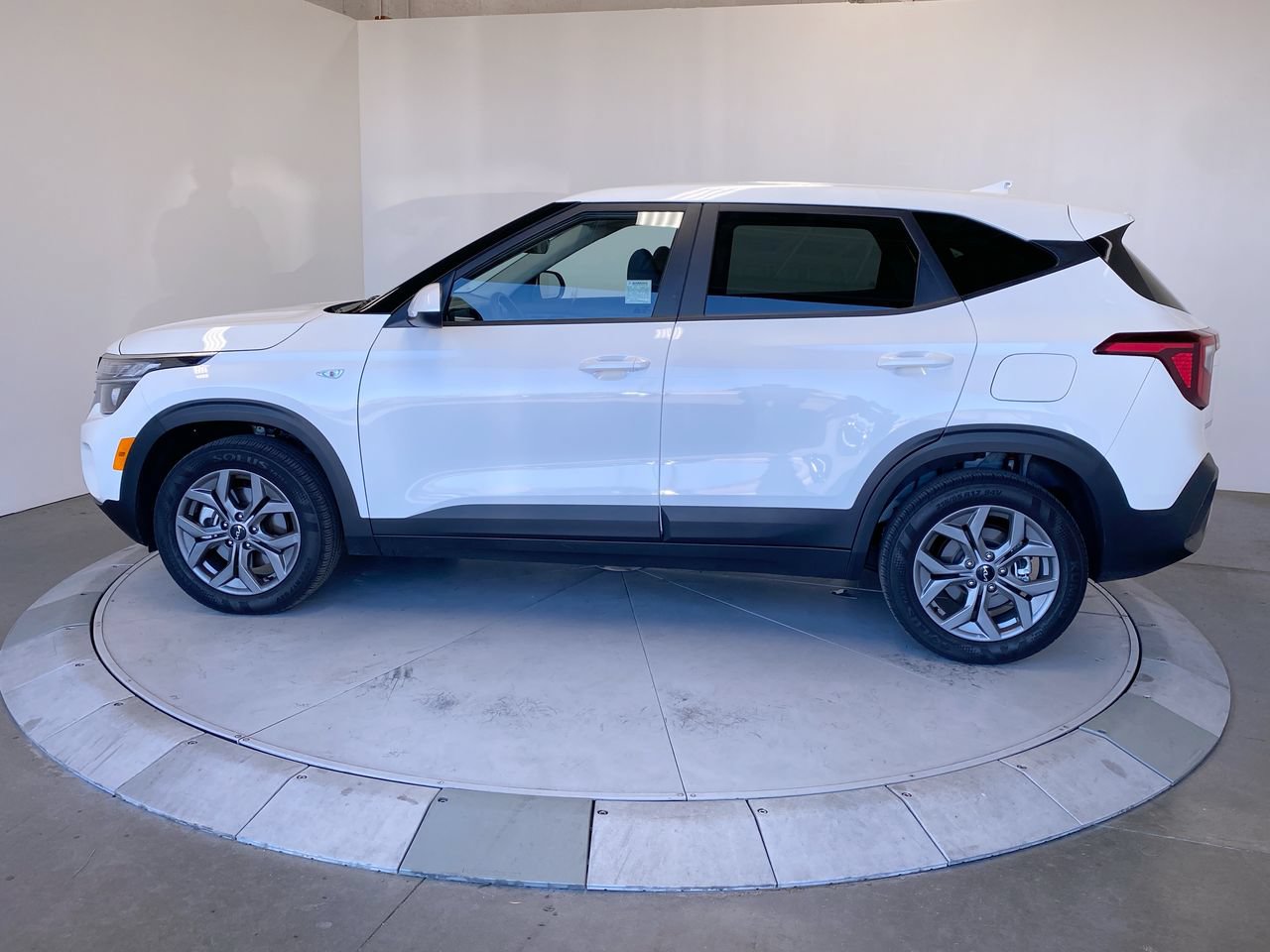 Certified 2026 Kia Seltos LX AWD/4WD image 2