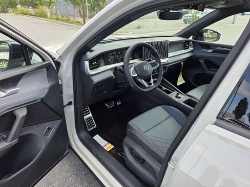 New 2026 Volkswagen Tiguan SE R-Line AWD/4WD image 19