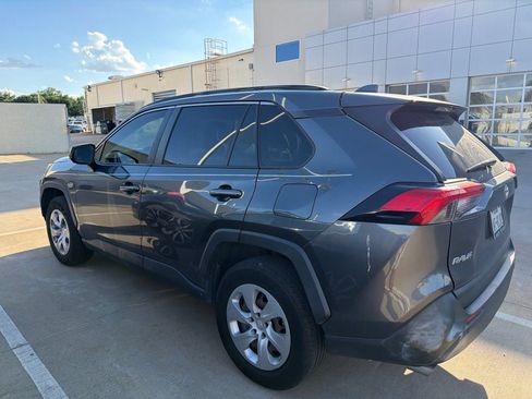 Used 2019 Toyota RAV4 LE FWD image 11