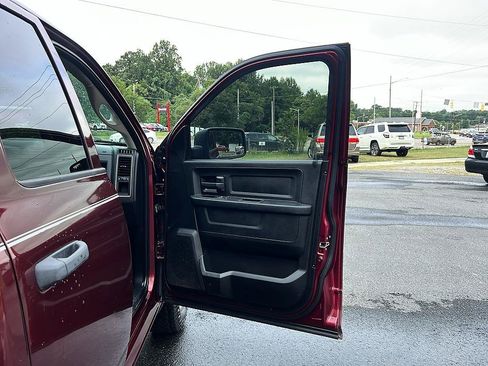 Used 2017 RAM 1500 Express RWD image 29