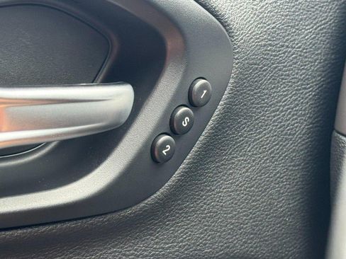 Used 2019 Jeep Cherokee Limited AWD/4WD image 18