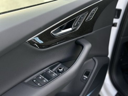 Used 2025 Audi Q7 2.0T Premium w/ Convenience Plus Package image 19