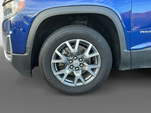 Used 2023 GMC Acadia SLT image 16