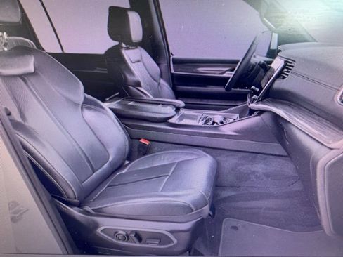 Used 2022 Jeep Wagoneer Series III image 12