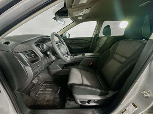 Used 2024 Nissan Rogue SV image 13