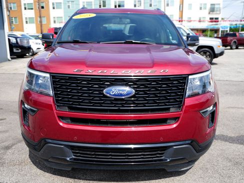Used 2018 Ford Explorer Sport image 2