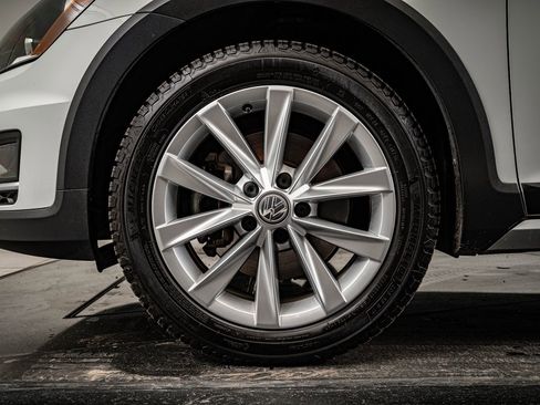 Used 2017 Volkswagen Golf Alltrack SE image 12