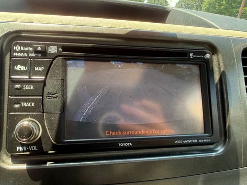 Used 2012 Toyota Sienna XLE FWD image 20