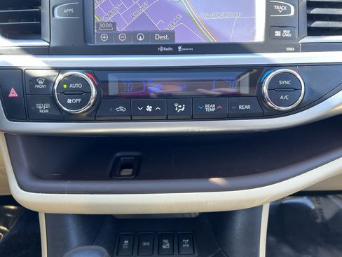 Used 2015 Toyota Highlander XLE image 21