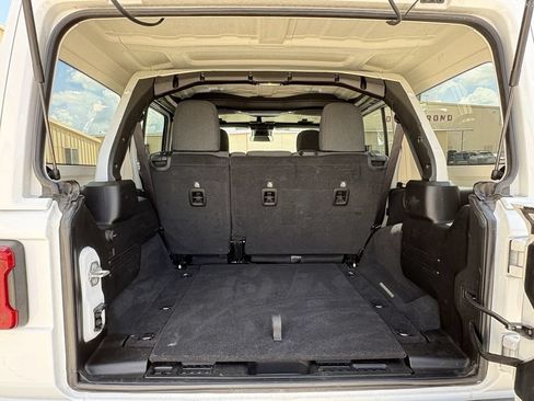 Used 2025 Jeep Wrangler Unlimited Sahara AWD/4WD image 24