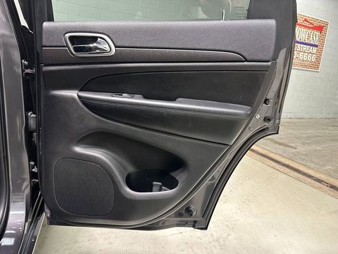 Used 2018 Jeep Grand Cherokee Altitude AWD/4WD image 15