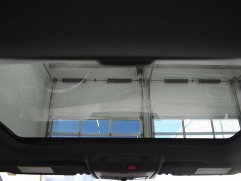 Used 2015 Volkswagen Golf 4-Door image 25