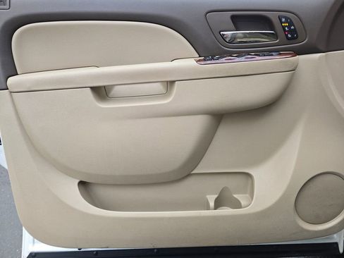 Used 2010 Chevrolet Suburban LTZ image 26