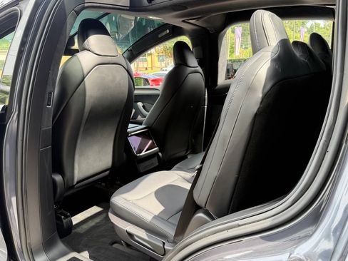 Used 2022 Tesla Model X AWD/4WD image 30