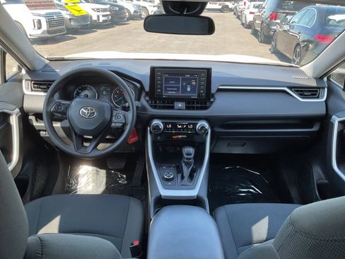 Used 2021 Toyota RAV4 LE AWD/4WD image 17