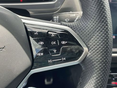 Certified 2023 Volkswagen Tiguan SE R-Line FWD image 35