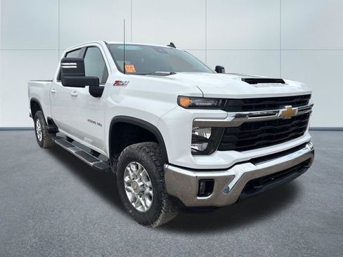 Used 2024 Chevrolet Silverado 2500 LT AWD/4WD image 5