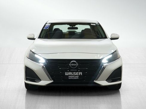 Used 2023 Nissan Altima 2.5 SV w/ SV Premium Package AWD/4WD image 8