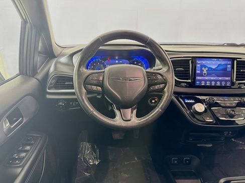 Used 2018 Chrysler Pacifica Touring-L Plus w/ Advanced Safetytec Group image 22