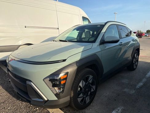 Used 2025 Hyundai Kona SEL FWD image 3