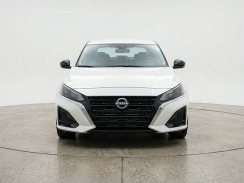 Used 2025 Nissan Altima 2.5 SV FWD image 2