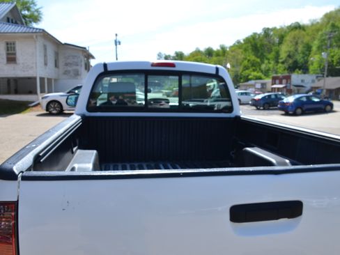 Used 2012 Toyota Tacoma 4x4 Regular Cab image 7