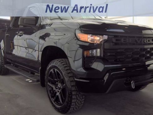 Used 2024 Chevrolet Silverado 1500 Custom Trail Boss w/ LPO, Dark Essentials Package AWD/4WD image 2