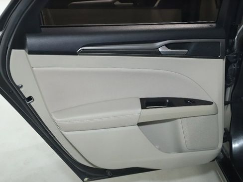 Used 2020 Ford Fusion SEL image 13