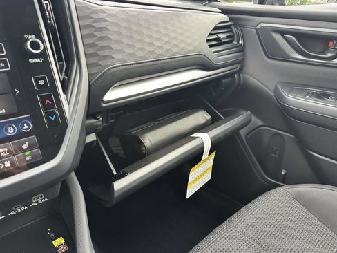 Certified 2025 Subaru Forester Premium AWD/4WD image 17