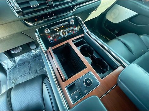 Used 2022 Lincoln Navigator L Reserve image 24