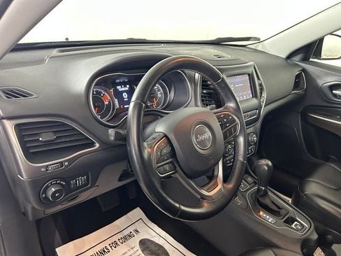 Used 2020 Jeep Cherokee Latitude Plus w/ Cold Weather Group AWD/4WD image 14