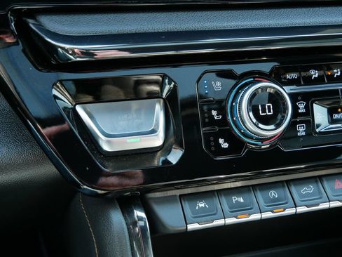 Certified 2022 GMC Sierra 1500 AT4 w/ AT4 Premium Package AWD/4WD image 26