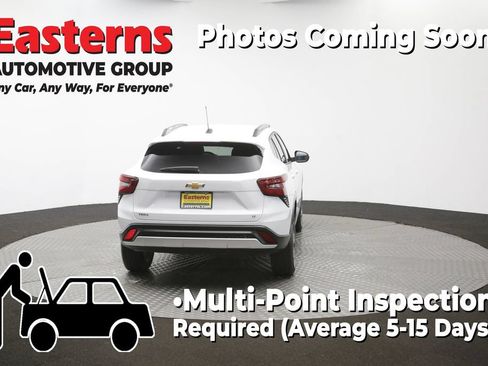 Used 2025 Chevrolet Trax LT FWD image 38